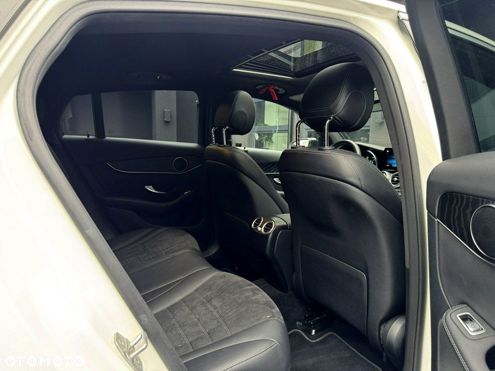 Mercedes-Benz GLC 300 4Matic 9G-TRONIC AMG Line Plus - 17