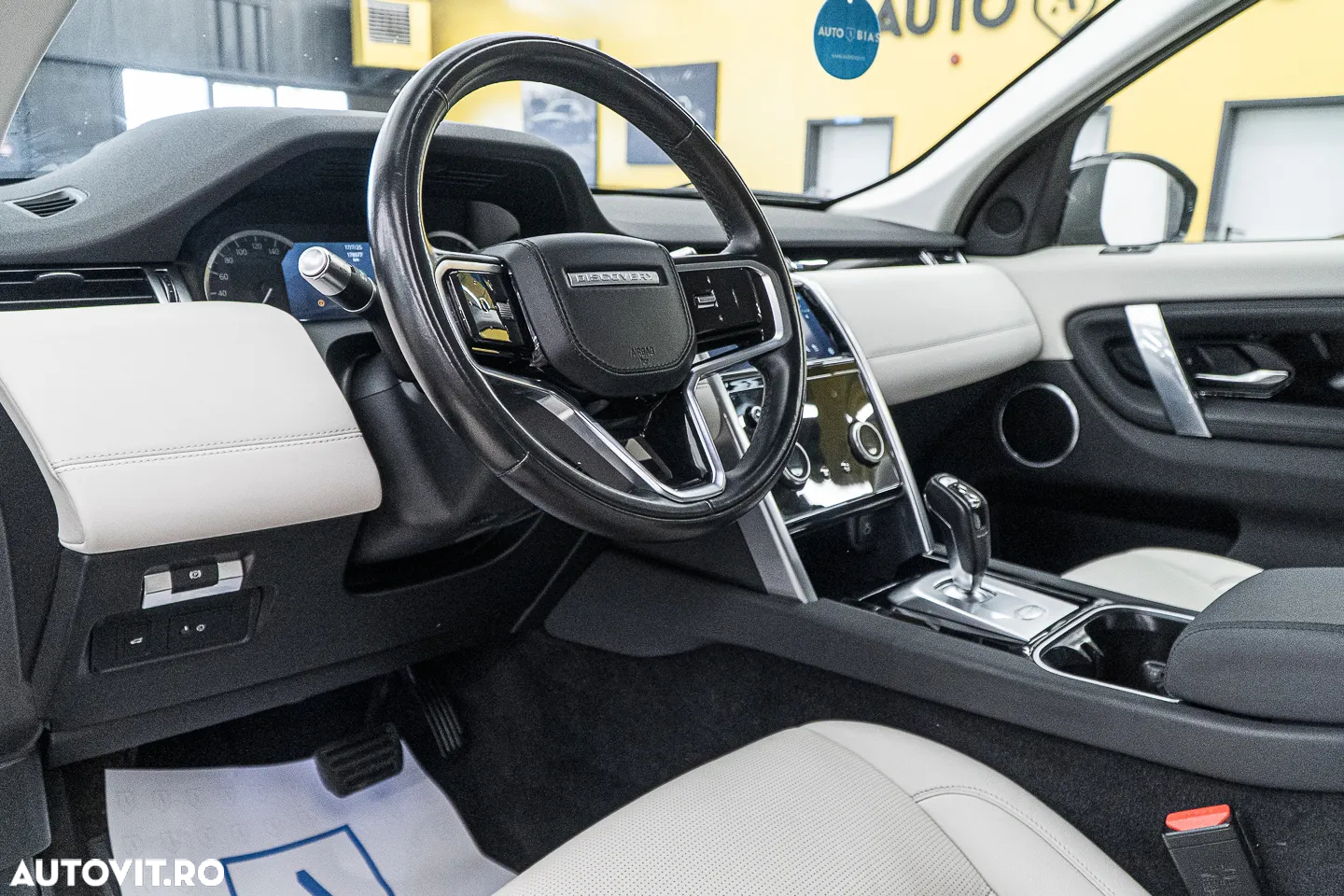 Land Rover Discovery Sport 2.0 D200 MHEV SE - 6