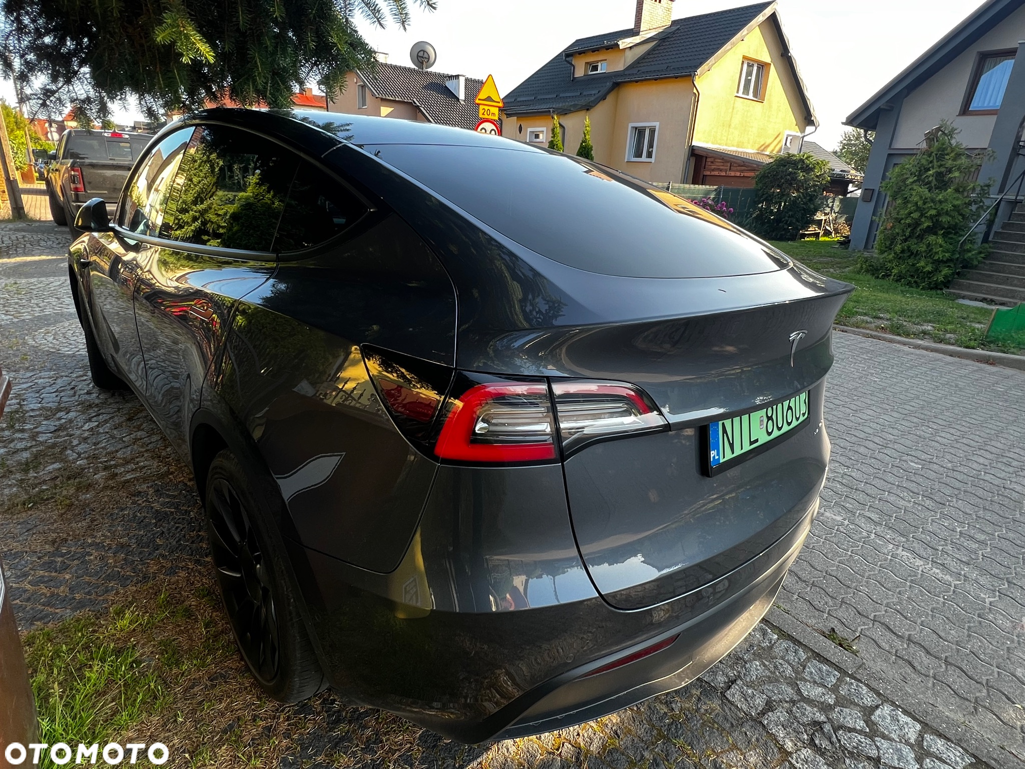 Tesla Y Model Long Range Dual Motor AWD - 3