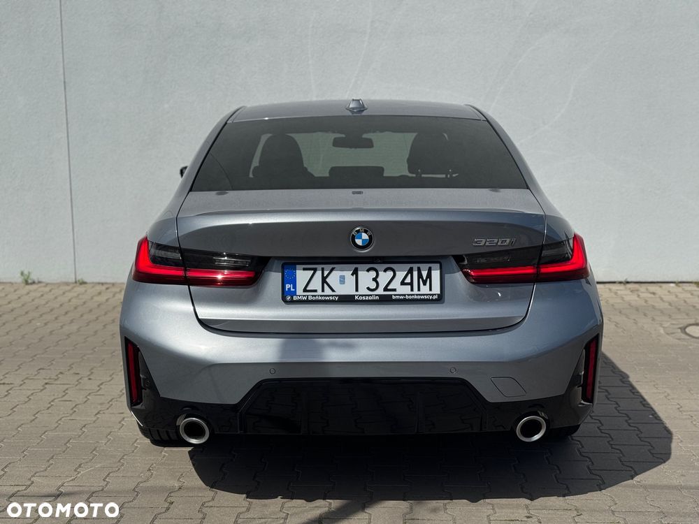 BMW Seria 3 320i M Sport - 10