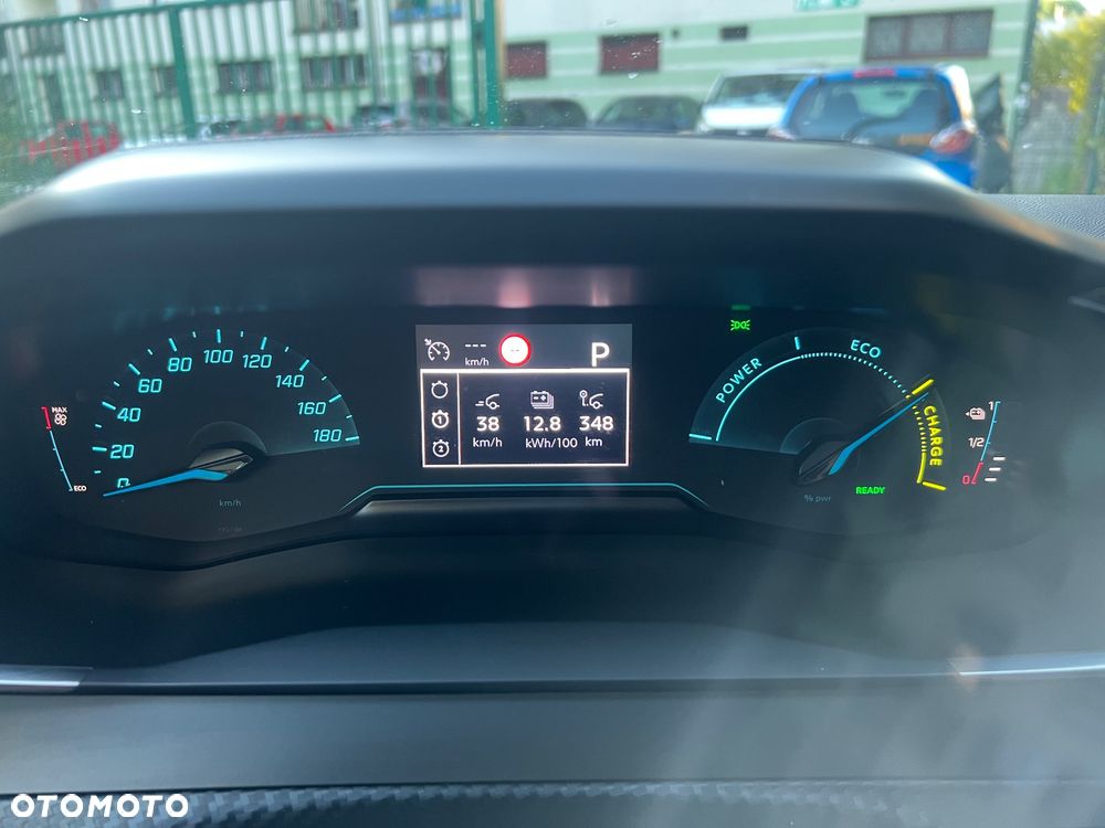 Peugeot 2008 50kWh Allure - 18
