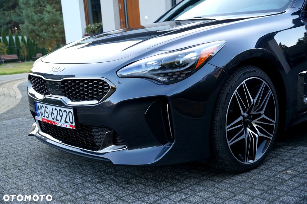 Kia Stinger - 1
