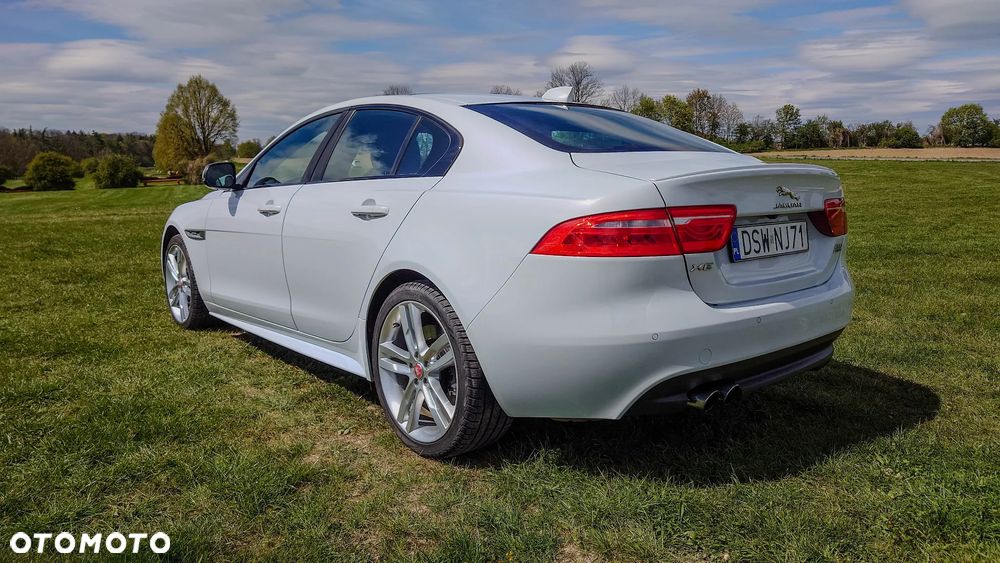 Jaguar XE 2.0 D AWD R-Sport - 10