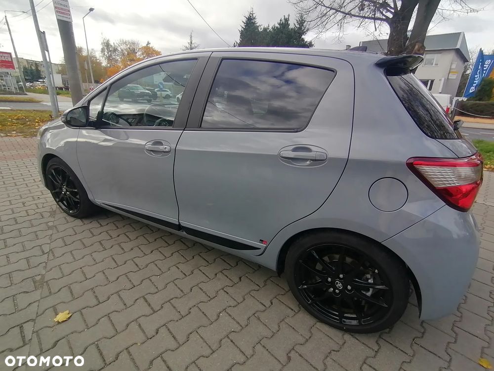 Toyota Yaris Hybrid 1.5 VVT-i - 15