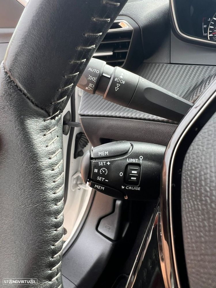 Peugeot 2008 1.2 PureTech Active Pack - 13