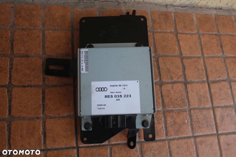 WZMACNIACZ AUDI A4 B6 8E5035223 - 1