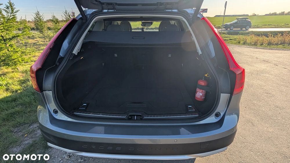Volvo V90 Cross Country D4 AWD - 24