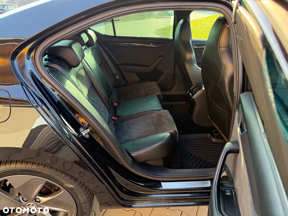 Skoda Superb 2.0 TDI Sportline DSG - 8