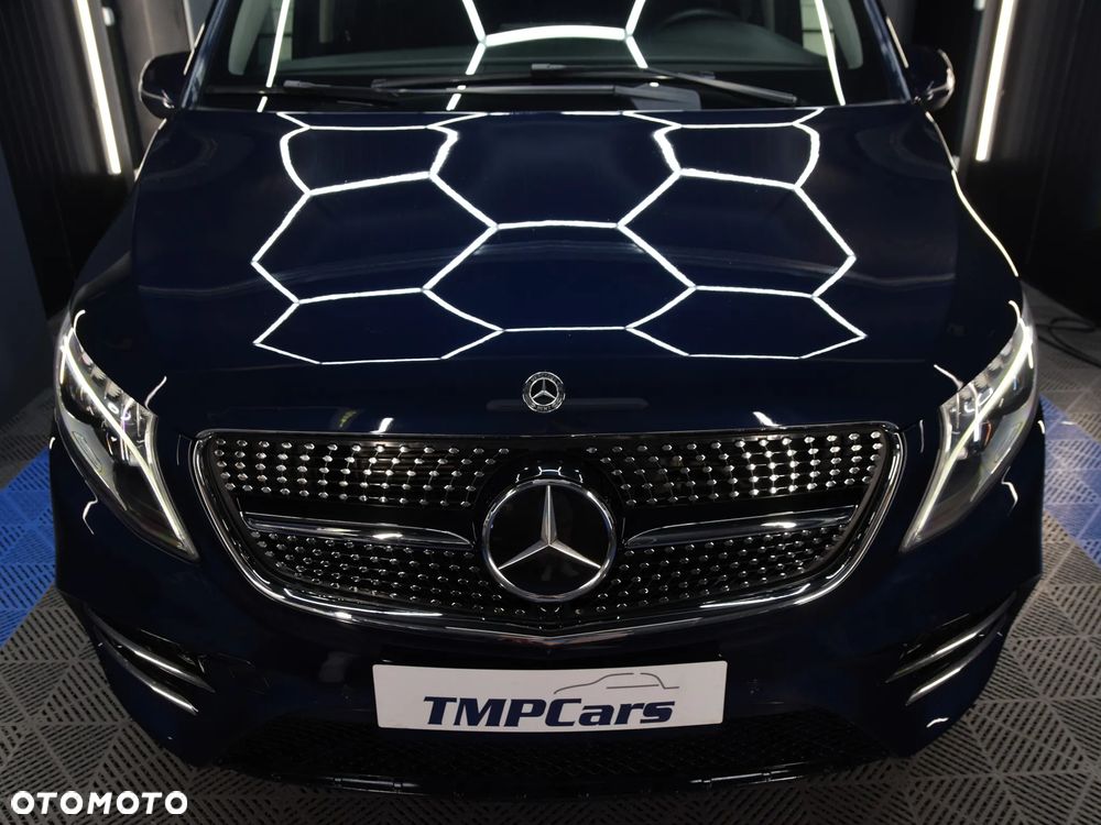 Mercedes-Benz Klasa V - 12