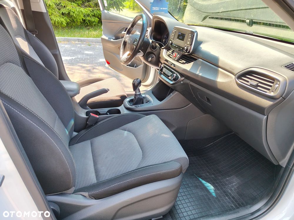 Hyundai i30 1.6 D Classic + - 17