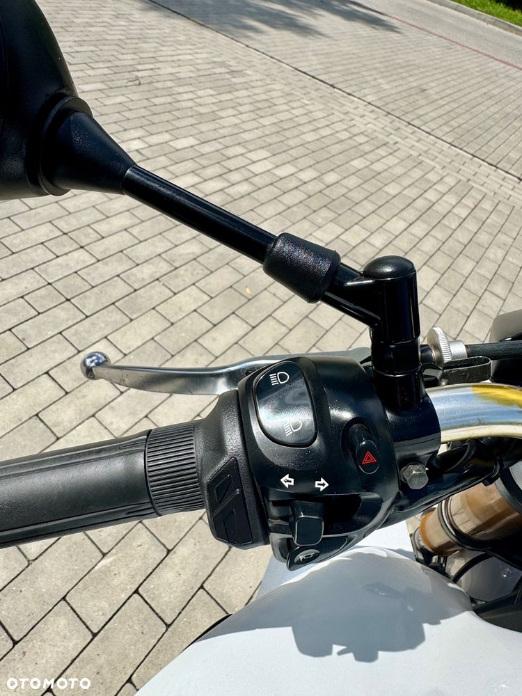 Yamaha FZ8 - 11
