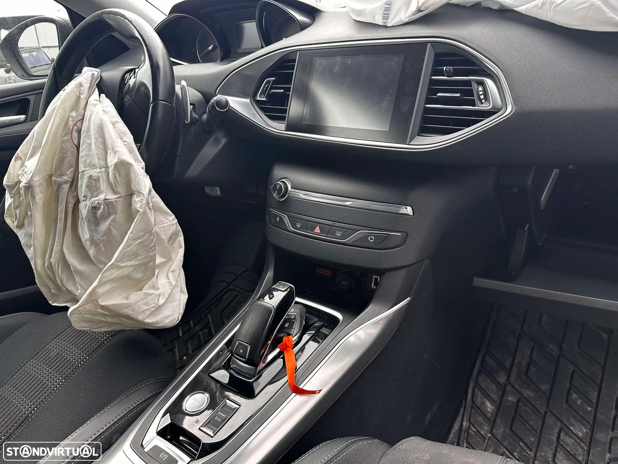 Peugeot 308 SW II 1.5 BlueHDi 130cv de 2018 para peças - 4
