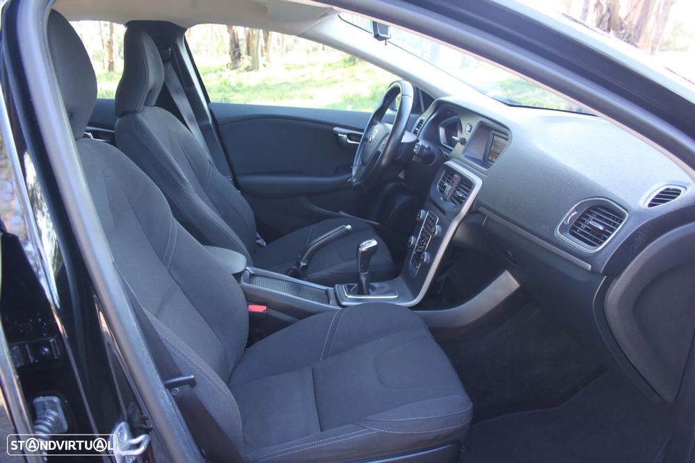 Volvo V40 2.0 D2 Momentum Eco - 17