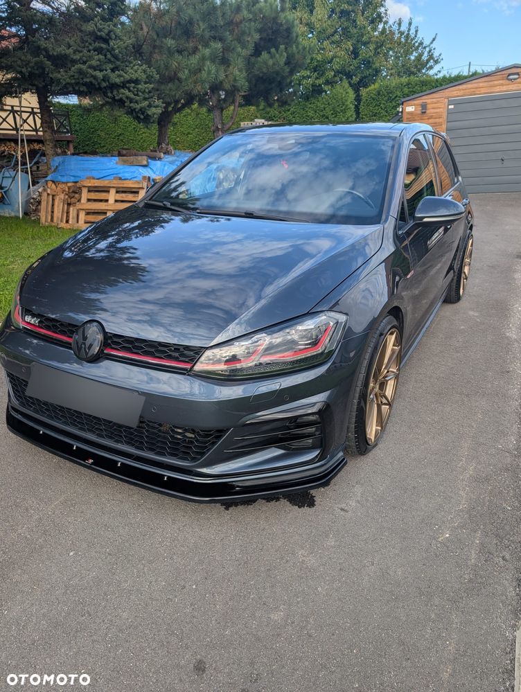 Volkswagen Golf - 8