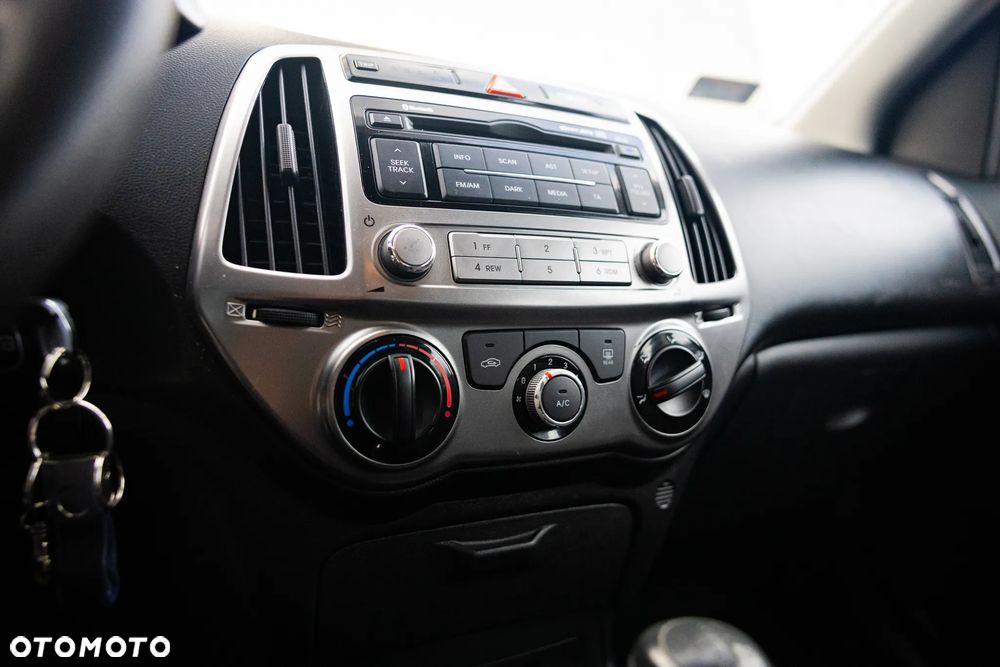 Hyundai i20 1.1 CRDi - 10