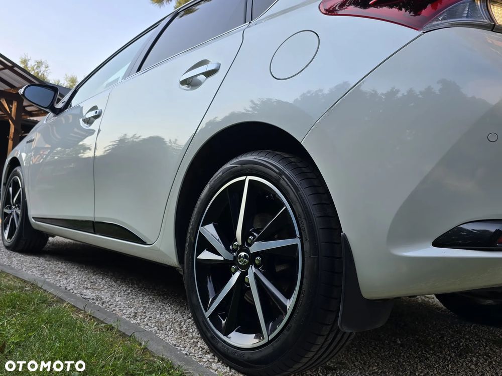 Toyota Auris Hybrid 135 Selection - 11