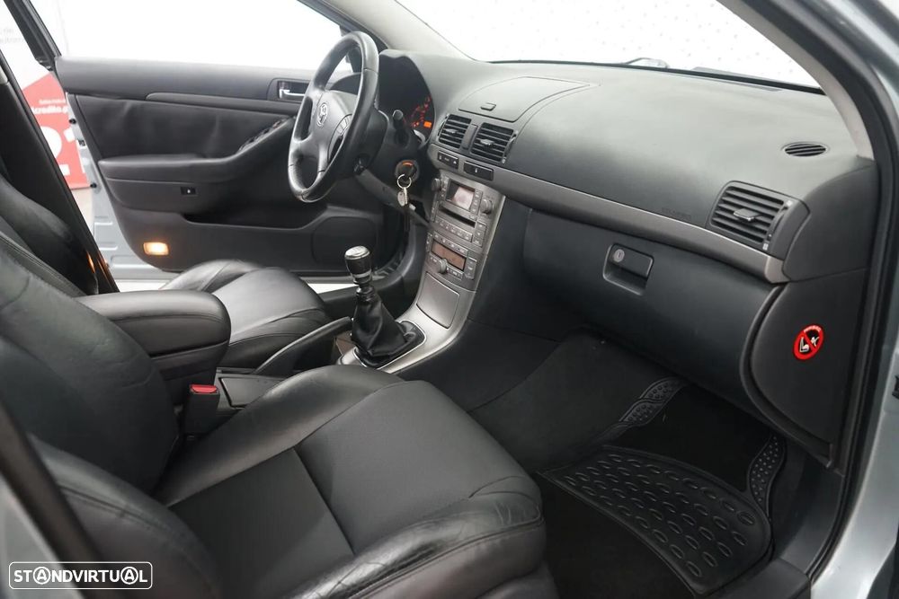 Toyota Avensis SW 2.0 D-4D Exclusive - 28