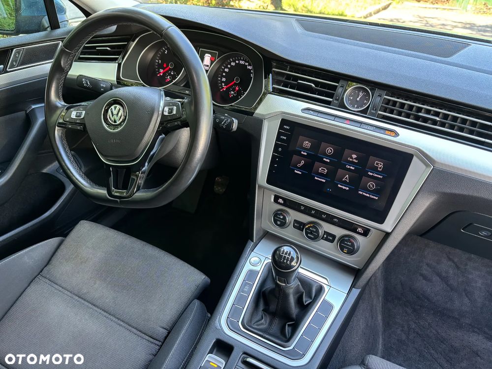 Volkswagen Passat 2.0 TDI BMT Comfortline - 11