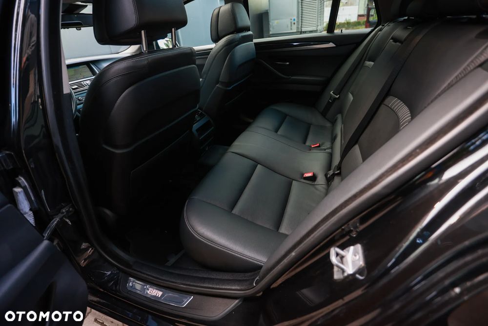 BMW Seria 5 525d Sport-Aut Luxury Line - 23