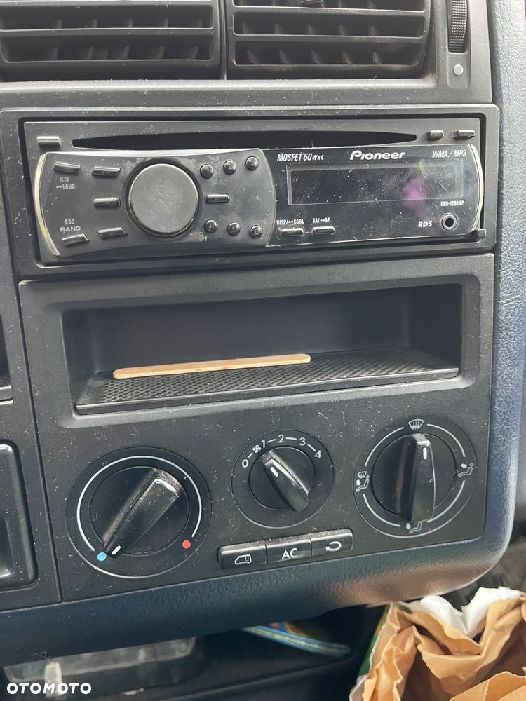 Volkswagen Caravelle - 18