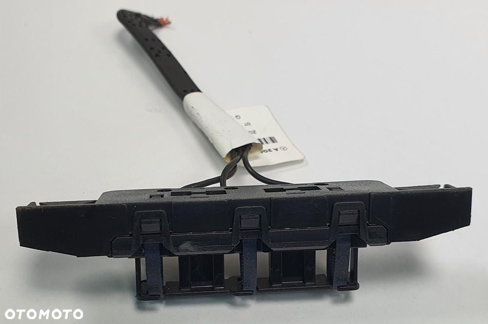WZMACNIACZ ANTENY MERCEDES W204 A2048270248 - 2