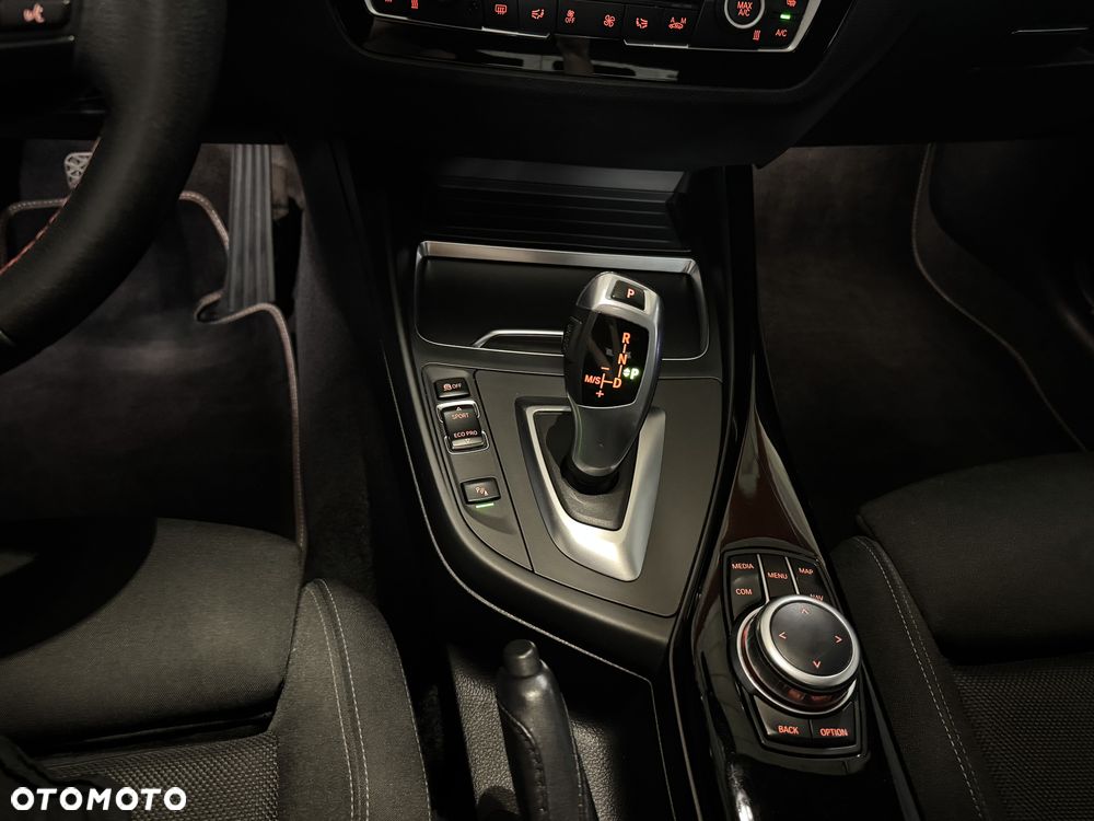 BMW Seria 1 118i Sport Line Shadow - 13