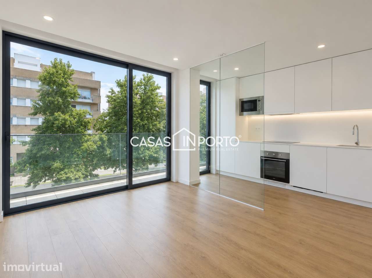 Apartamento com Varanda e Garagem perto do Hospital de São João - Grande imagem: 4/24