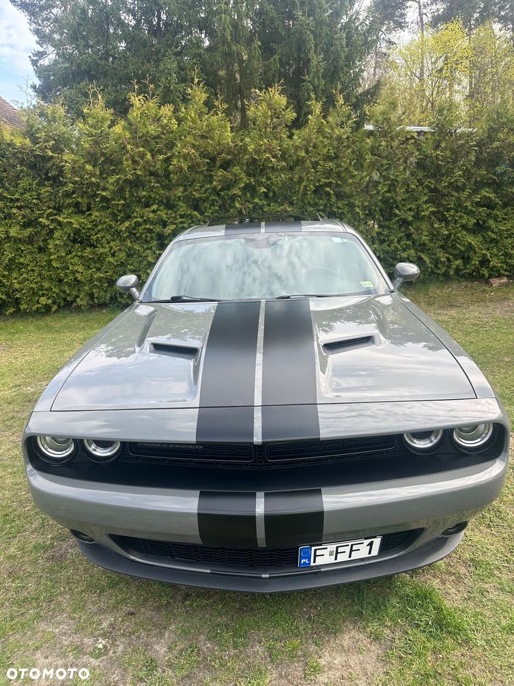 Dodge Challenger - 1