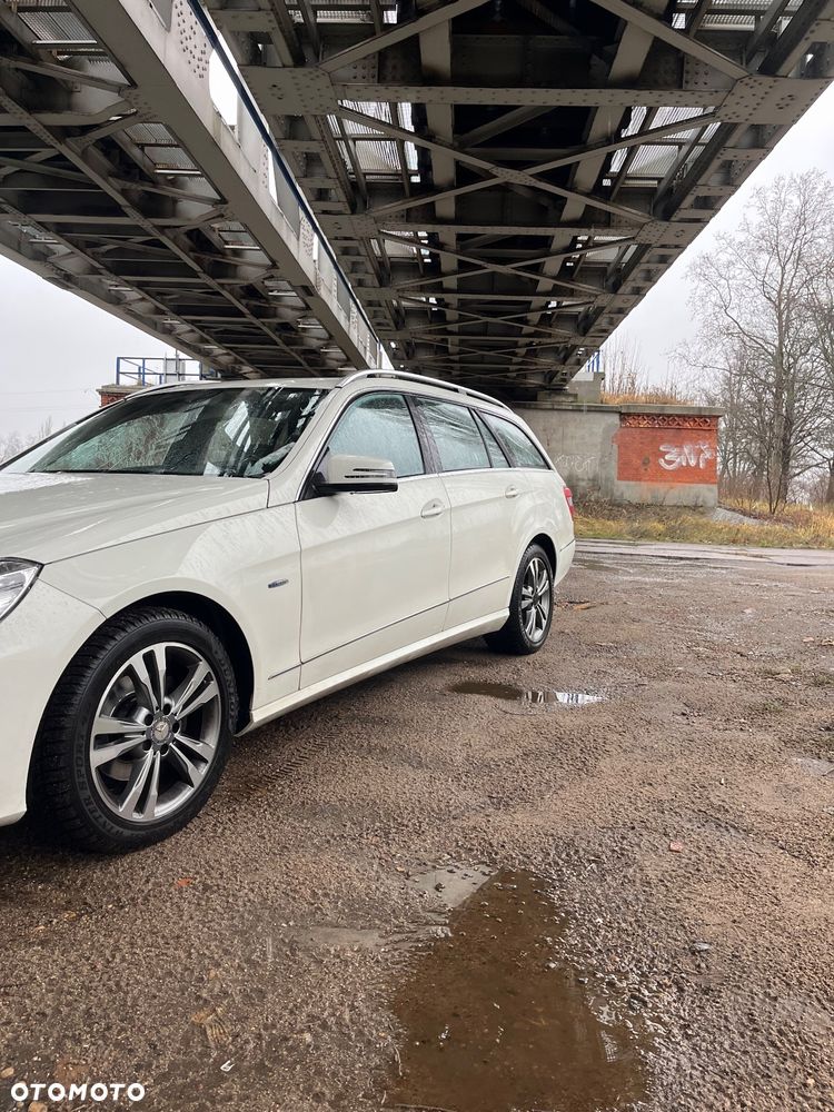 Mercedes-Benz Klasa E 200 CGI BlueEFFICIENCY Automatik - 2