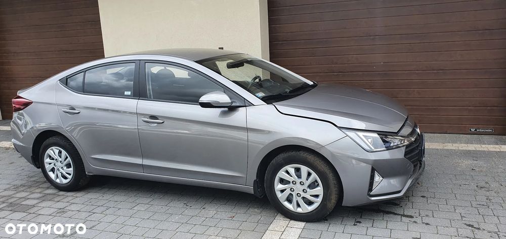 Hyundai Elantra - 1
