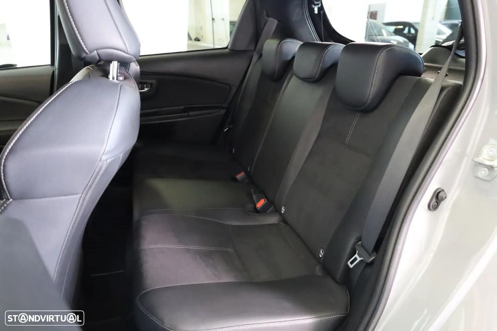 Toyota Yaris 1.5 HSD GR Sport - 29