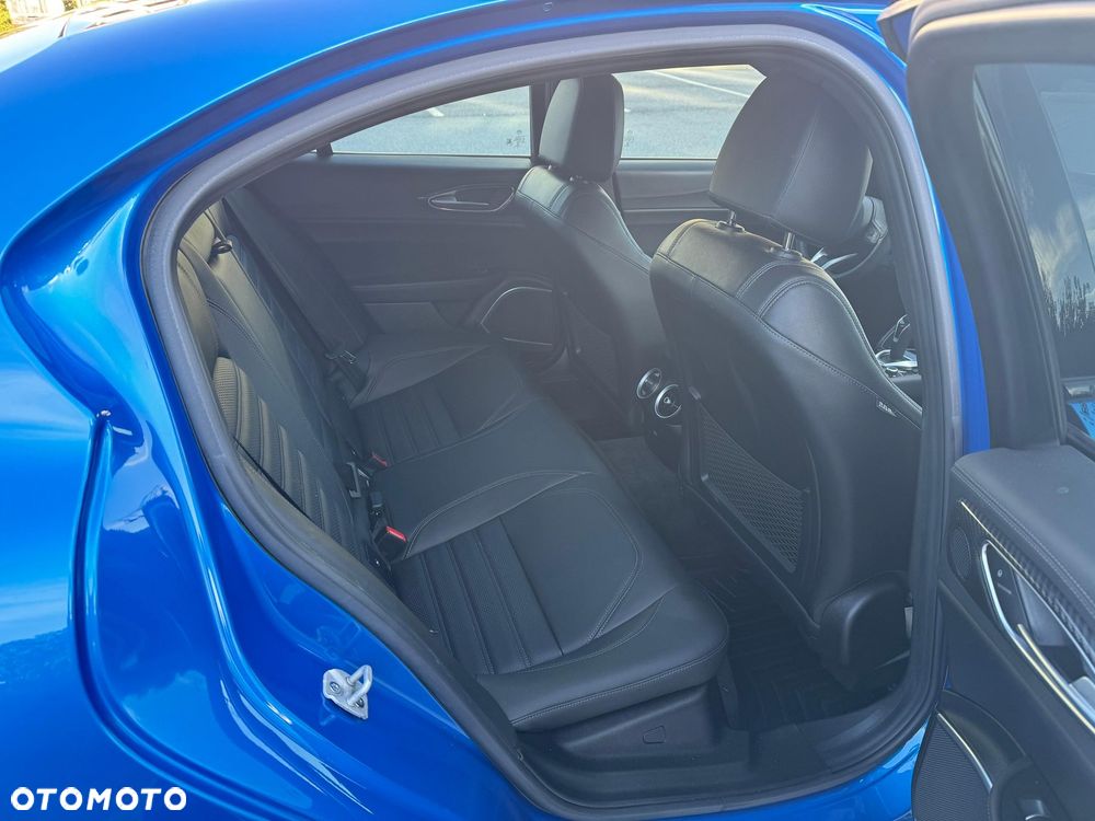 Alfa Romeo Giulia 2.0 Turbo 16V AT8-Q4 Ti - 16