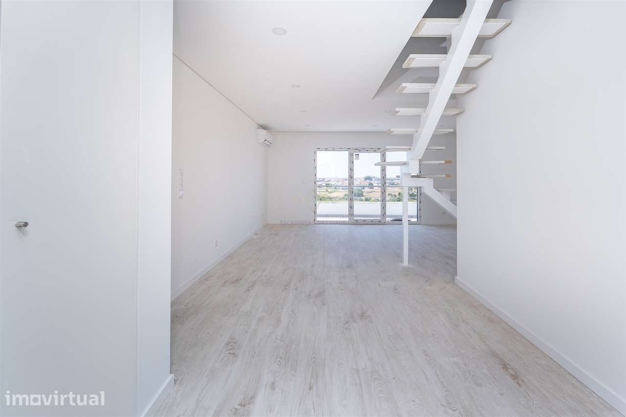 Exclusivo T3+1 Duplex com Amplas Varandas e Sótão de 46m² | Condomínio - Grande imagem: 4/56