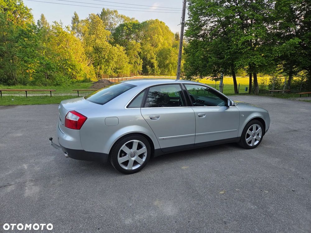 Audi A4 Limousine 2.4 - 4