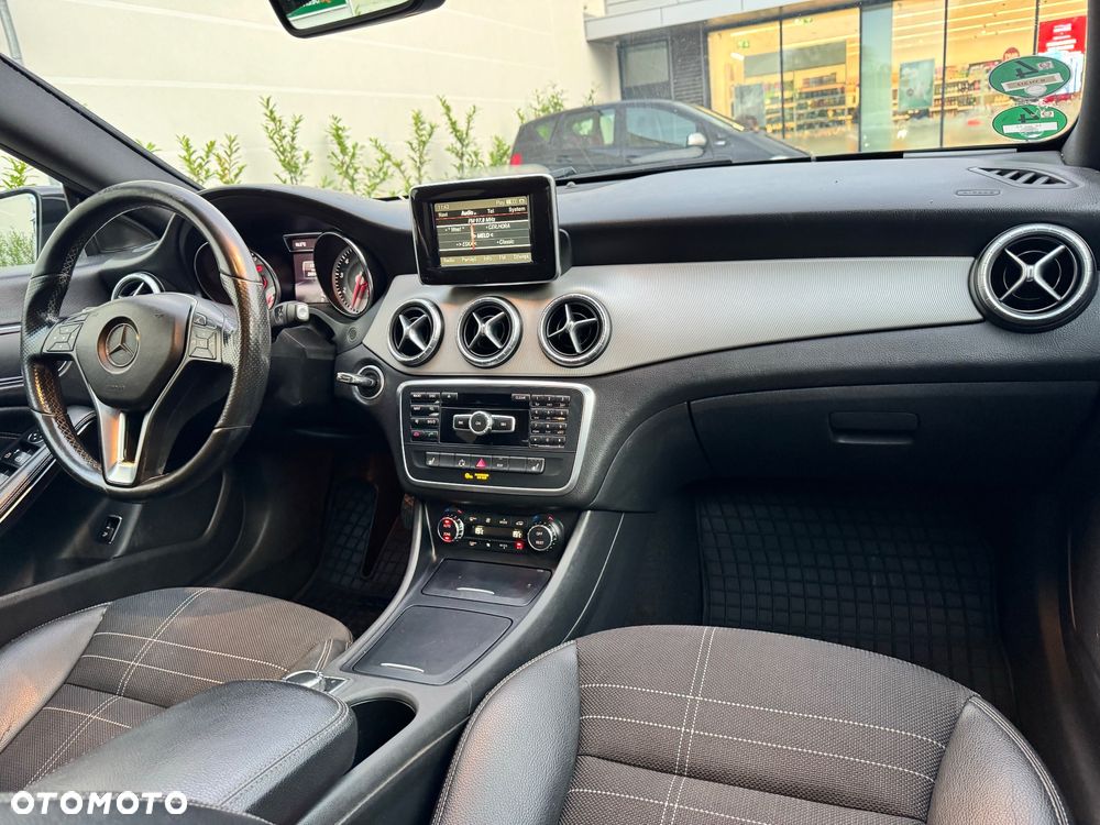 Mercedes-Benz CLA 180 7G-DCT - 12