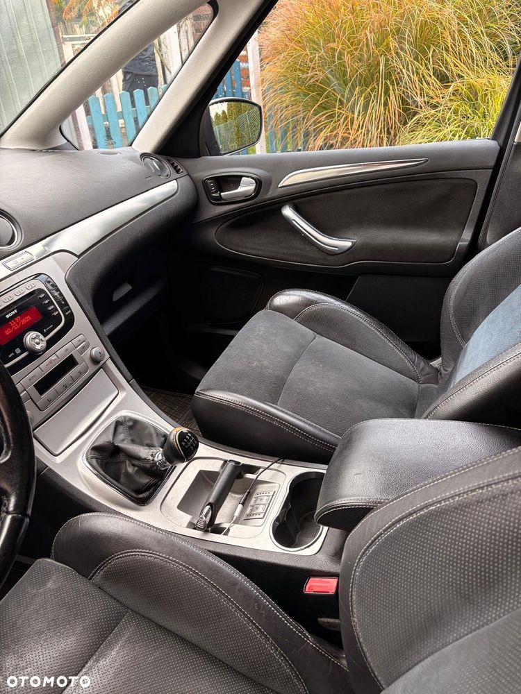 Ford S-Max - 16