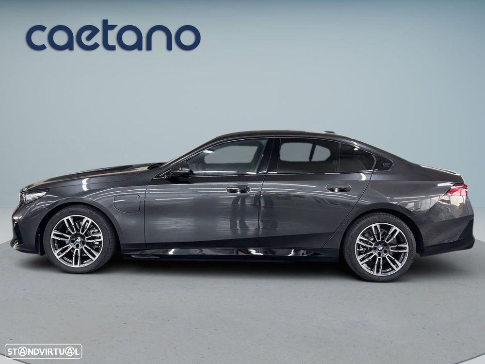 BMW 530 e Pack Desportivo M - 3