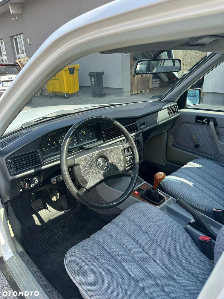 Mercedes-Benz W201 (190) - 9