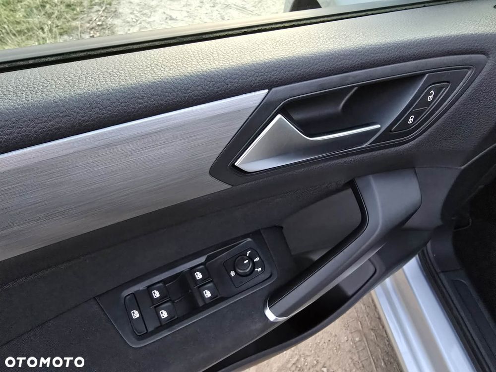 Volkswagen Touran 1.5 TSI EVO Comfortline - 21