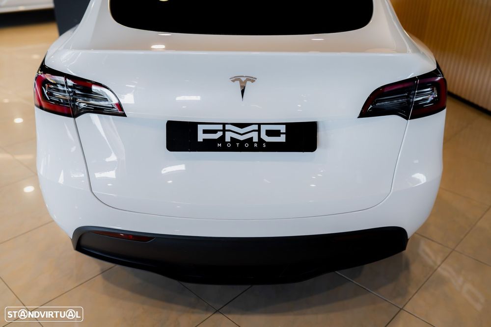Tesla Model Y Long Range Dual Motor AWD - 44