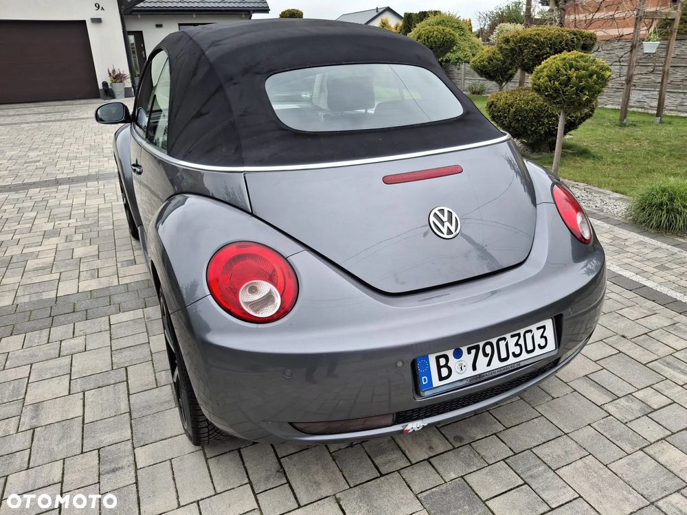 Volkswagen New Beetle - 2