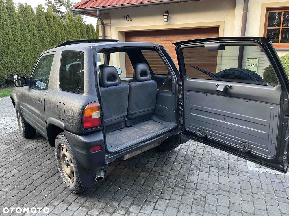 Toyota RAV4 2.0 - 8
