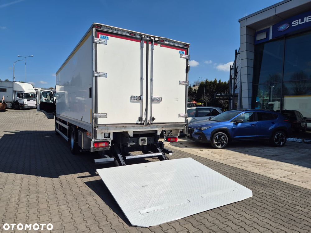 Volvo FM 340 4X2 / CHŁODNIA IZOTERMA / CARRIER VECTOR i350 / WINDA 2500KG / BEZWYPADKOWY / 1 WŁ / EURO 6 / AUTOMAT / IDEALNY / 9000KG ŁADOWNOŚĆ / WEBASTO - 38