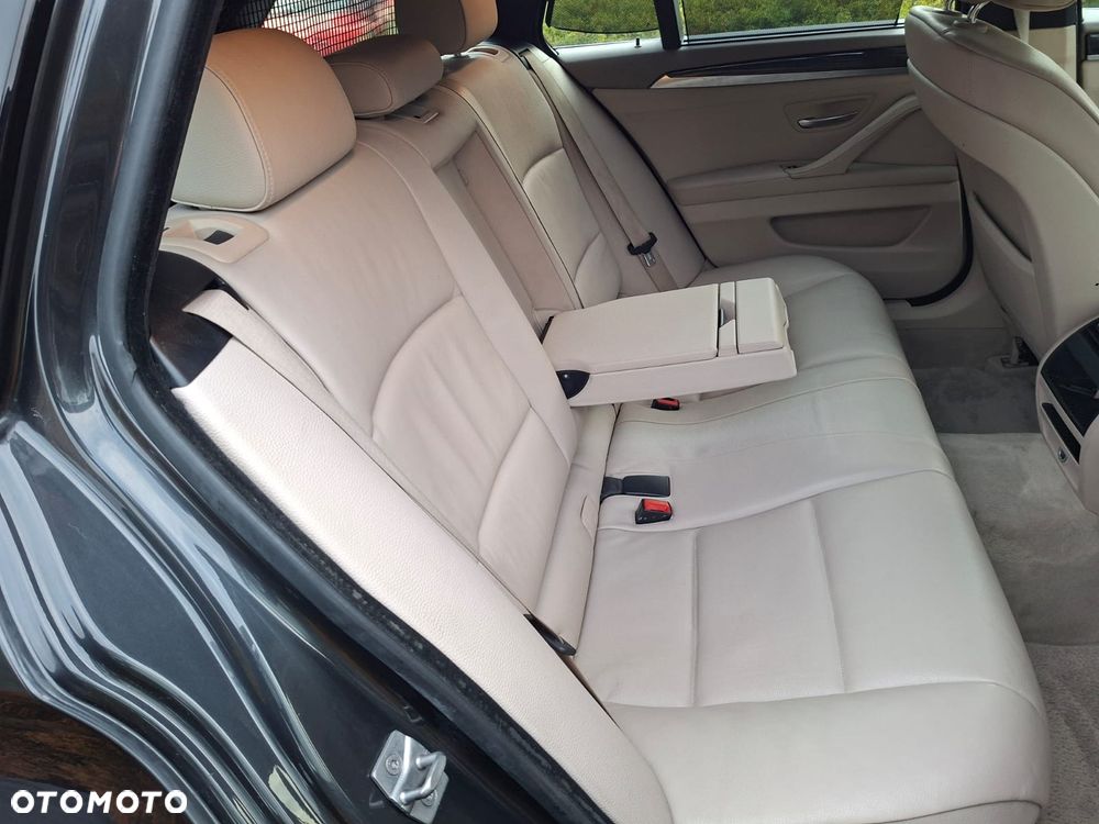 BMW Seria 5 525d - 9