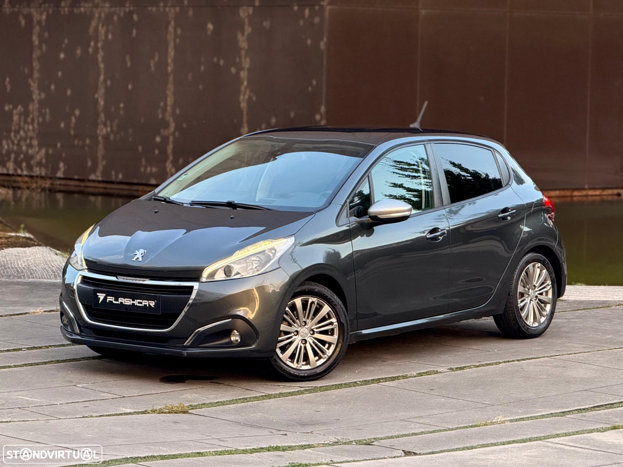 Peugeot 208 1.2 VTi SE Style - 10