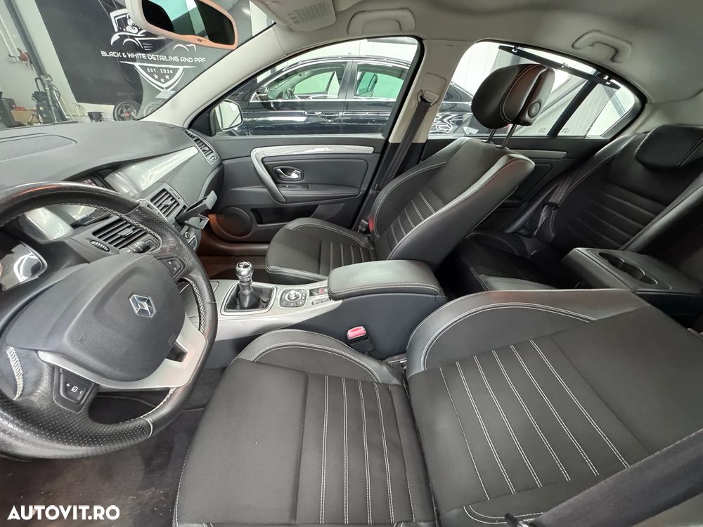 Renault Laguna dCi 150 FAP Start-Stop Paris Business - 19