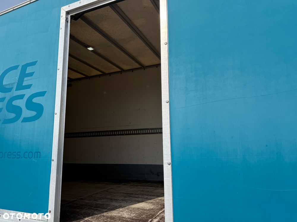 MAN TGL 12.220 / KONTENER + WINDA / 117 000 KM / ROLETA / TYŁ PODUSZKA / Z FRANCJI / STAN BDB / / / - 24