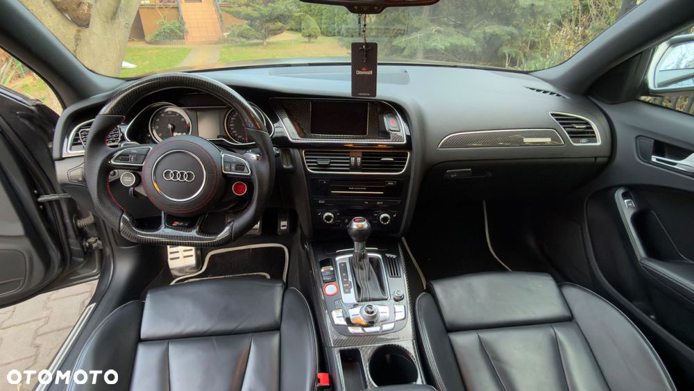 Audi RS4 Avant - 17