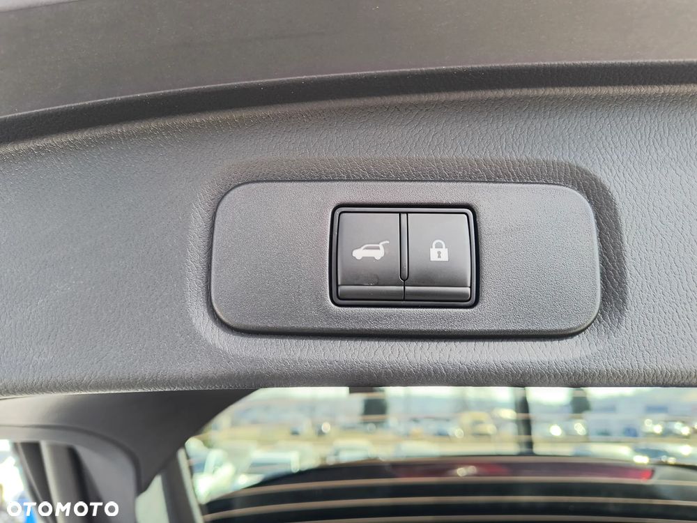 Nissan Qashqai 1.3 DIG-T MHEV 4x4 Tekna Xtronic - 8