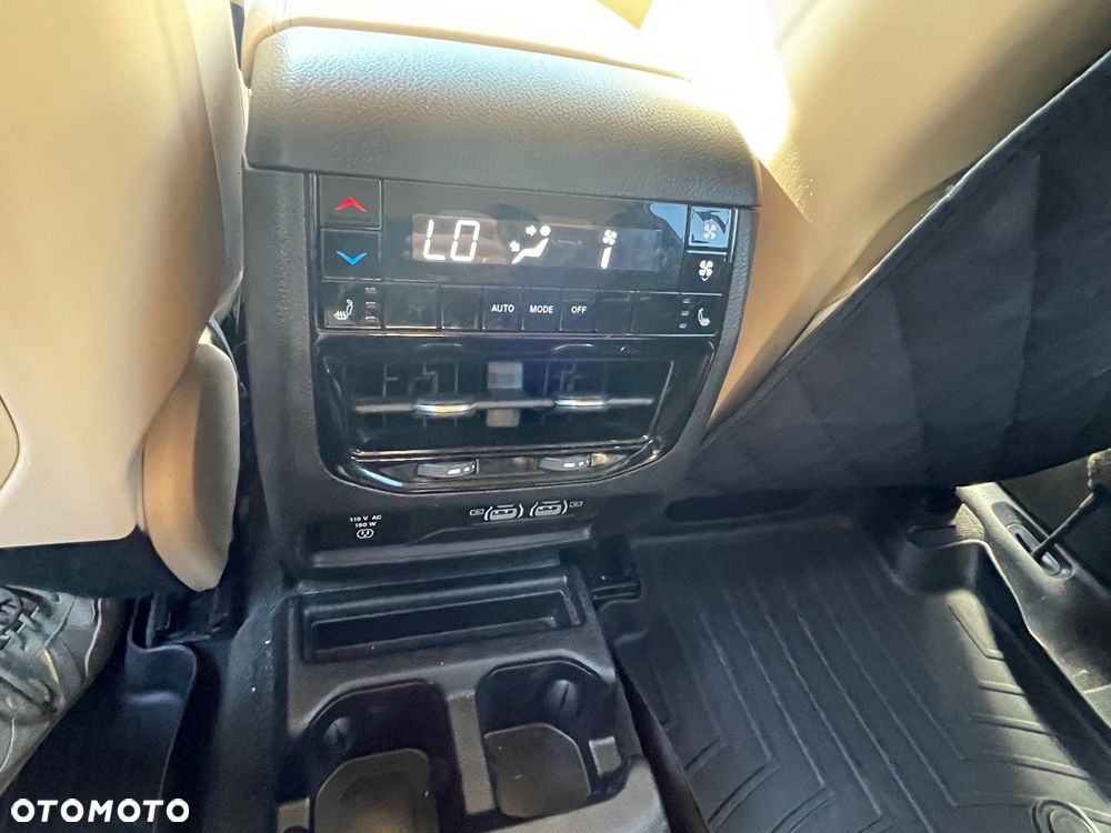 Jeep Grand Cherokee - 26